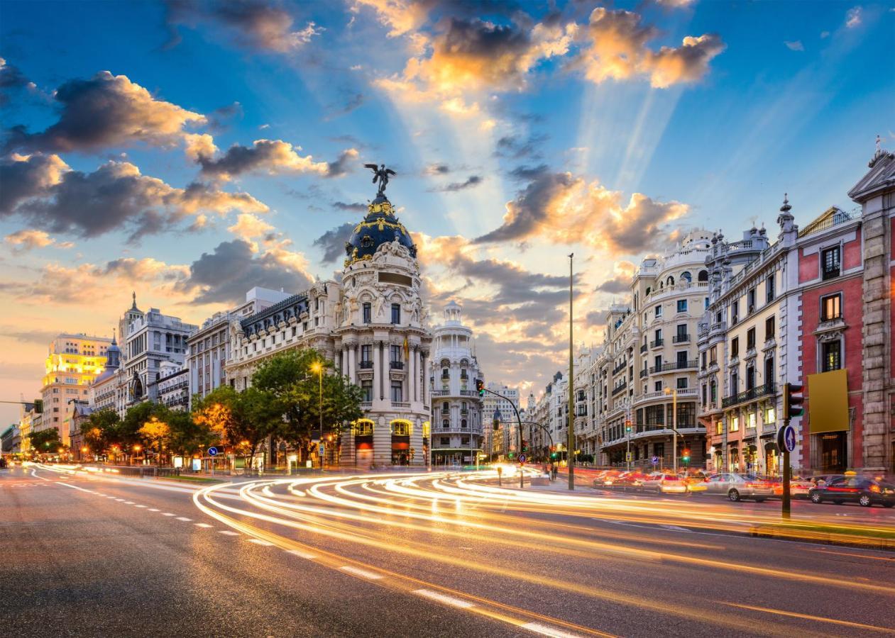 La Reina De Gran Via - Parking Tph Bed and Breakfast Madrid Eksteriør billede