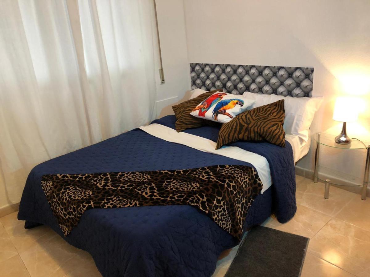 La Reina De Gran Via - Parking Tph Bed and Breakfast Madrid Eksteriør billede